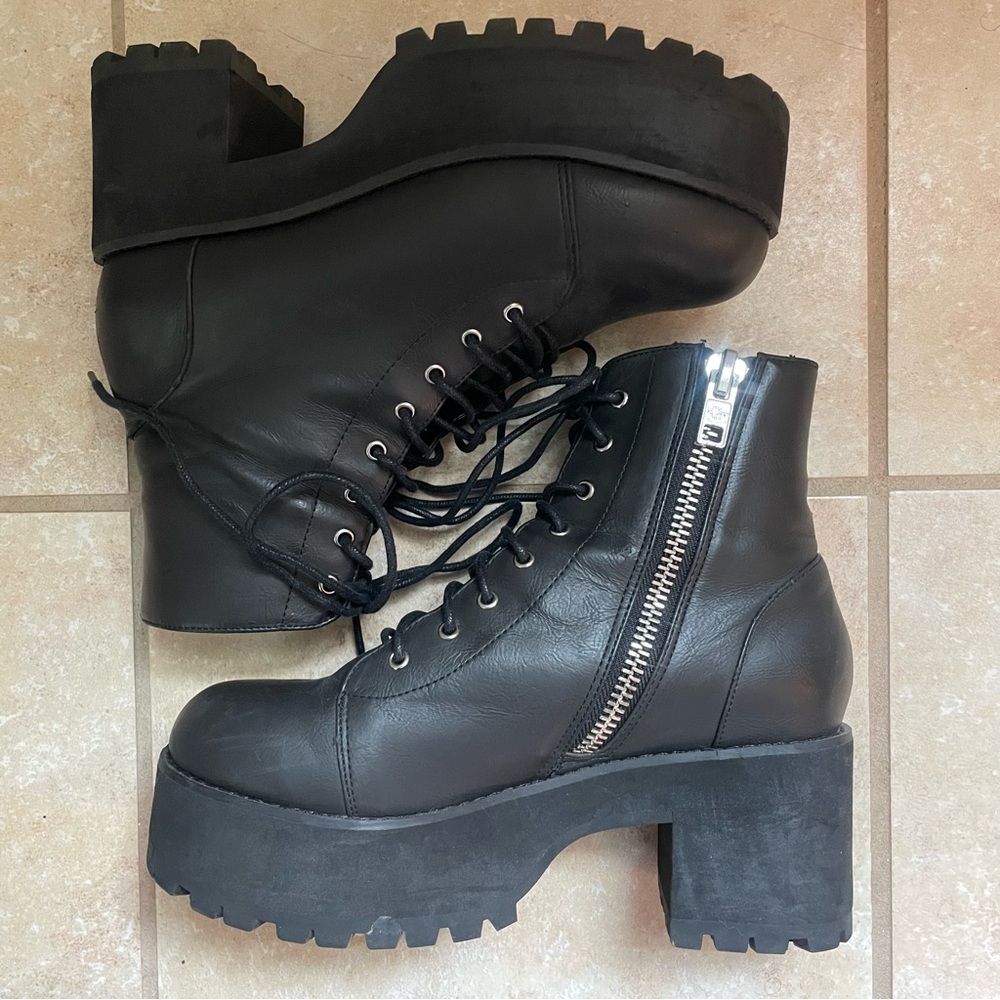 🦇 Dolls Kill Vegan Platform Chunky Lace Up Raven Boots Current Mood Goth 🦇